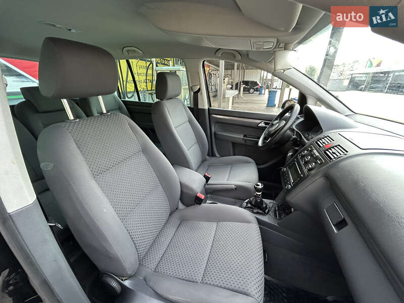 Минивэн Volkswagen Touran 2004 в Александрие