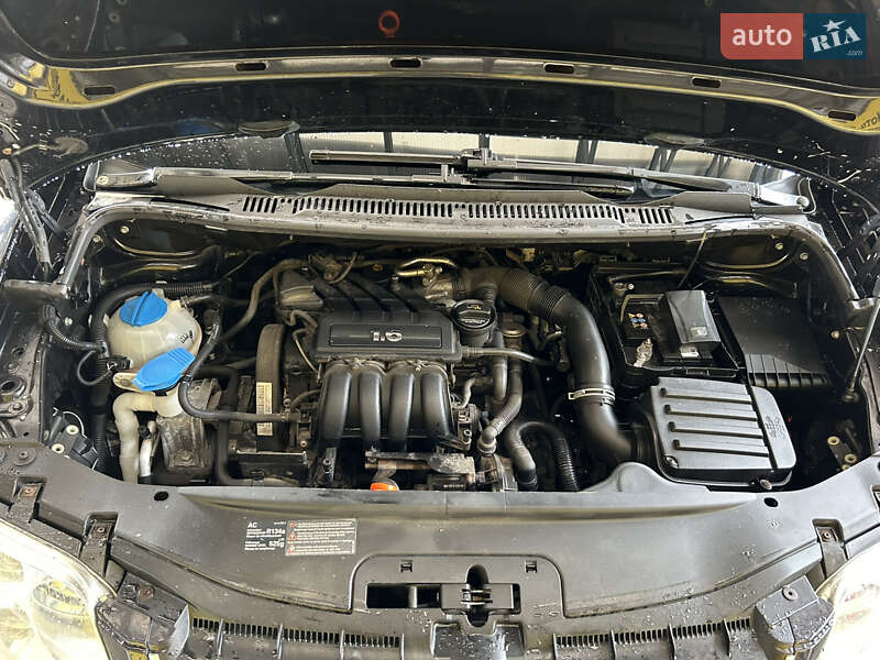 Минивэн Volkswagen Touran 2004 в Александрие