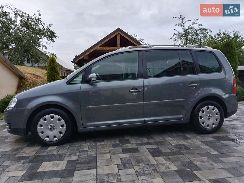 Минивэн Volkswagen Touran 2004 в Косове