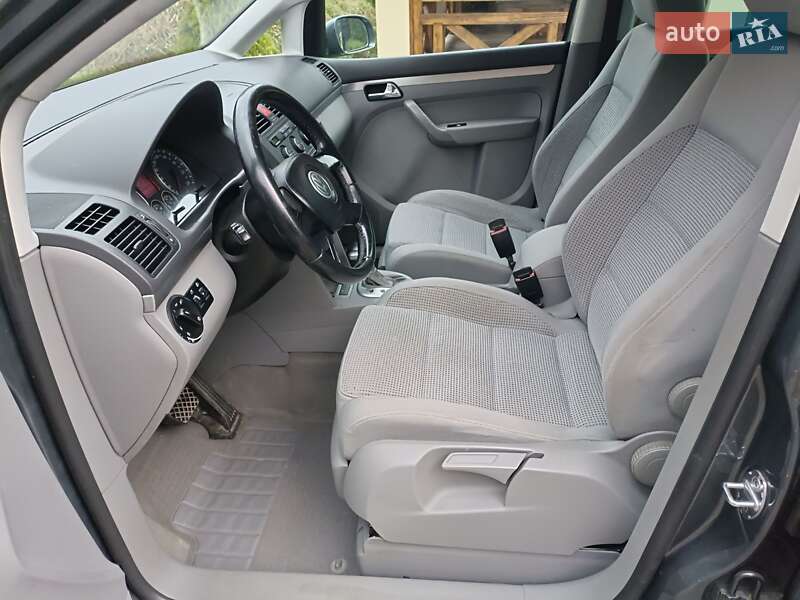 Минивэн Volkswagen Touran 2004 в Косове