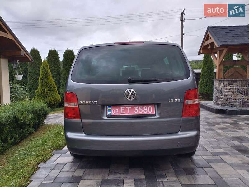 Минивэн Volkswagen Touran 2004 в Косове
