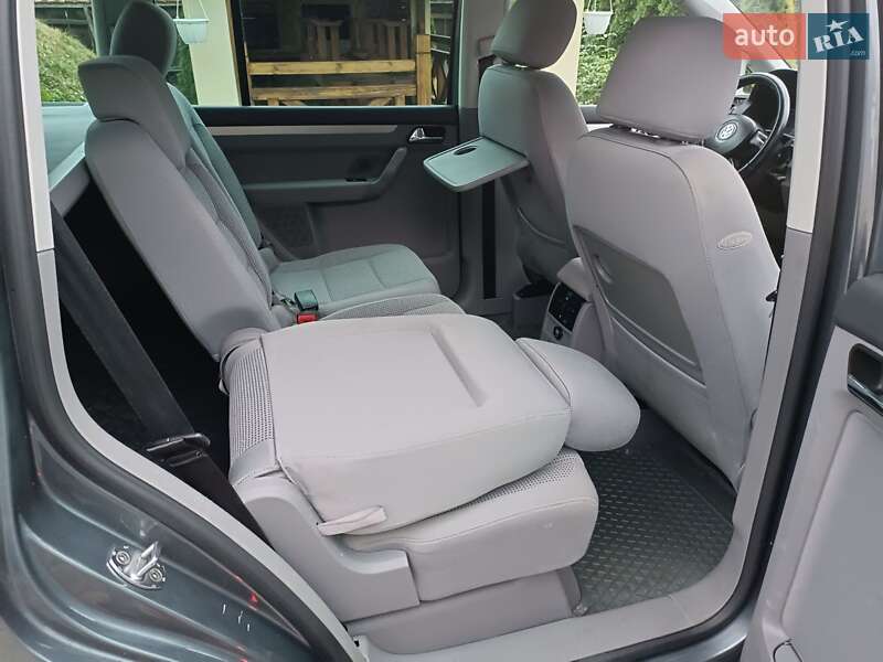 Минивэн Volkswagen Touran 2004 в Косове