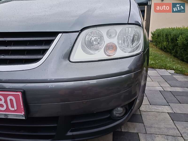 Минивэн Volkswagen Touran 2004 в Косове