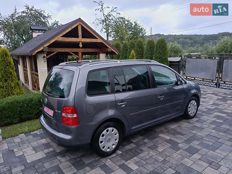 Минивэн Volkswagen Touran 2004 в Косове