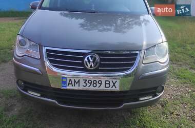 Минивэн Volkswagen Touran 2007 в Коростене