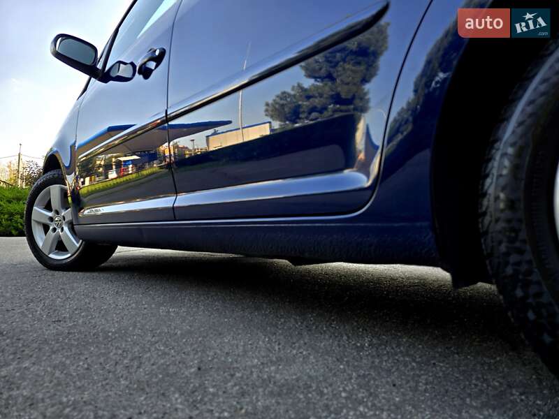 Мінівен Volkswagen Touran 2009 в Полтаві
