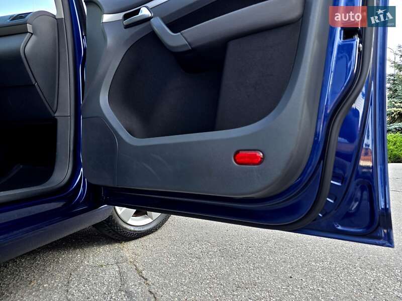Мінівен Volkswagen Touran 2009 в Полтаві