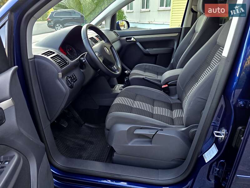 Мінівен Volkswagen Touran 2009 в Полтаві
