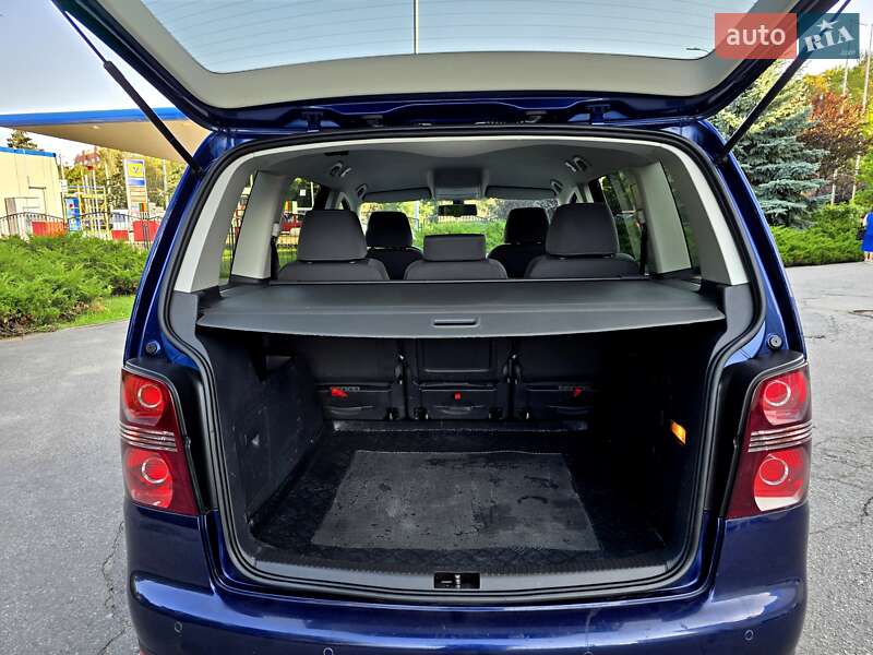 Мінівен Volkswagen Touran 2009 в Полтаві