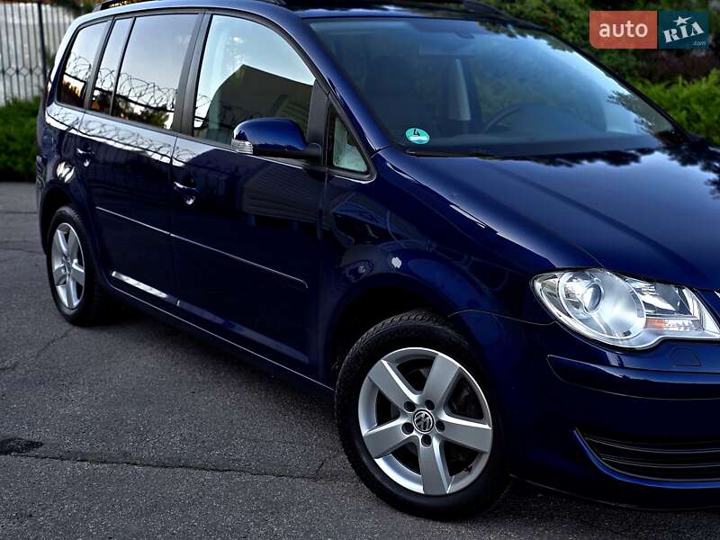 Мінівен Volkswagen Touran 2009 в Полтаві