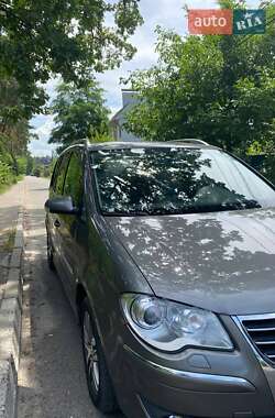 Мінівен Volkswagen Touran 2009 в Києві