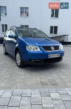 Минивэн Volkswagen Touran 2003 в Вараше