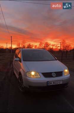 Минивэн Volkswagen Touran 2005 в Сарнах
