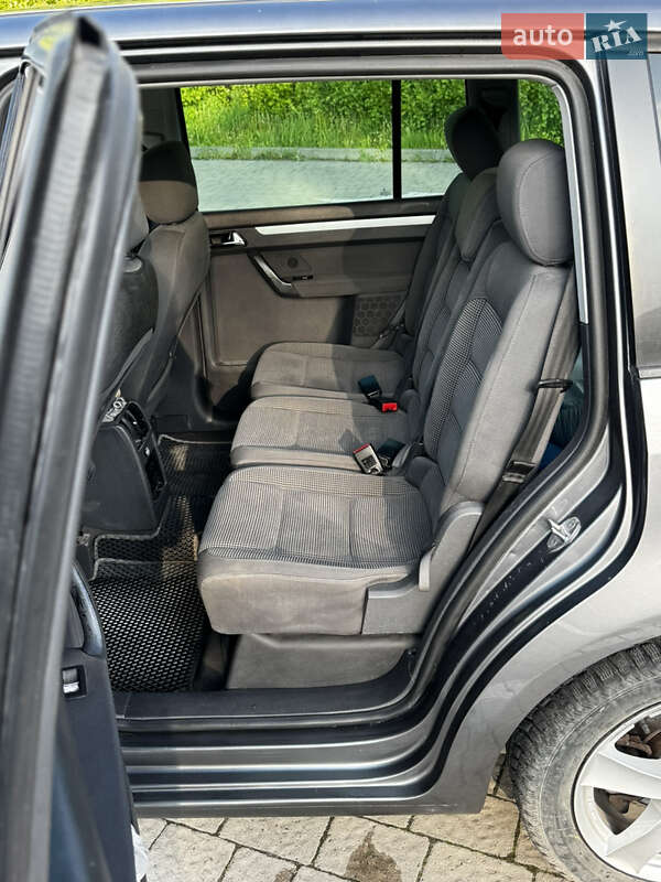 Мінівен Volkswagen Touran 2004 в Щирце