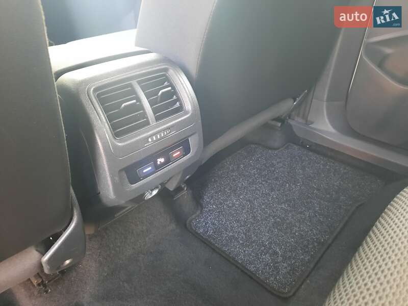 Микровэн Volkswagen Touran 2016 в Виннице