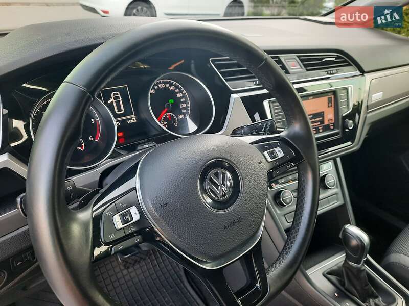 Микровэн Volkswagen Touran 2016 в Виннице