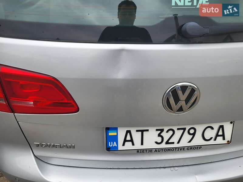 Минивэн Volkswagen Touran 2012 в Вижнице