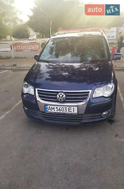 Минивэн Volkswagen Touran 2009 в Звягеле