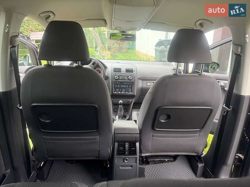 Минивэн Volkswagen Touran 2011 в Надворной