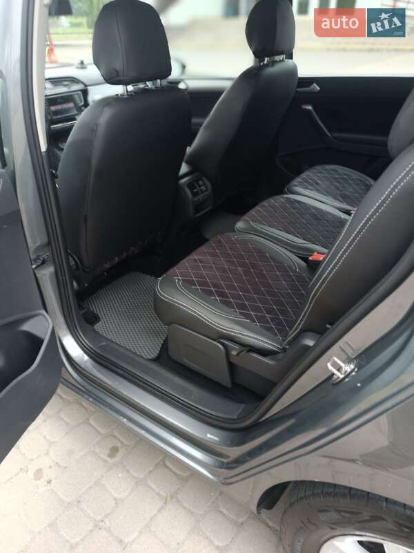 Мікровен Volkswagen Touran 2017 в Львові