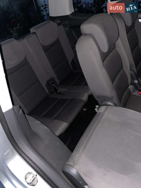 Минивэн Volkswagen Touran 2011 в Градижске фото 12 Минивэн Volkswagen Touran 2011 в Градижске