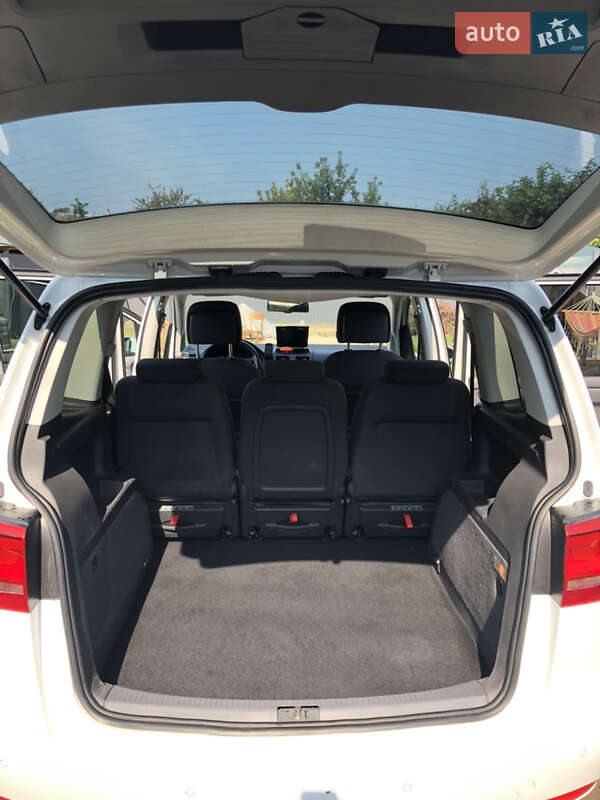 Минивэн Volkswagen Touran 2015 в Ровно