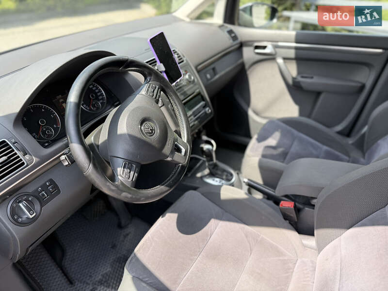 Мінівен Volkswagen Touran 2010 в Вінниці