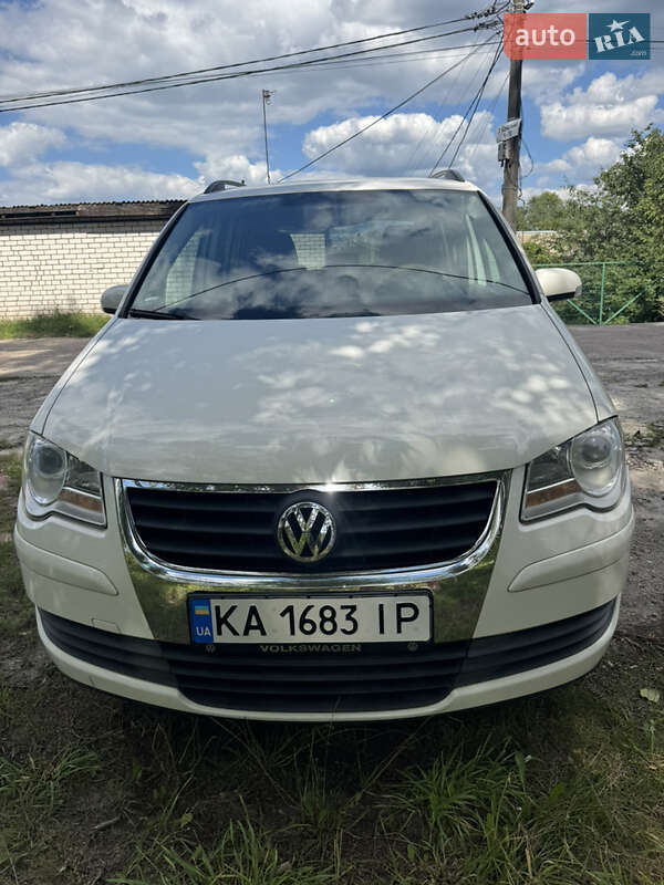 Минивэн Volkswagen Touran 2008 в Киеве