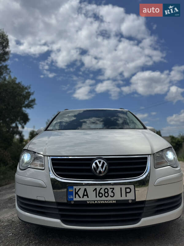 Минивэн Volkswagen Touran 2008 в Киеве