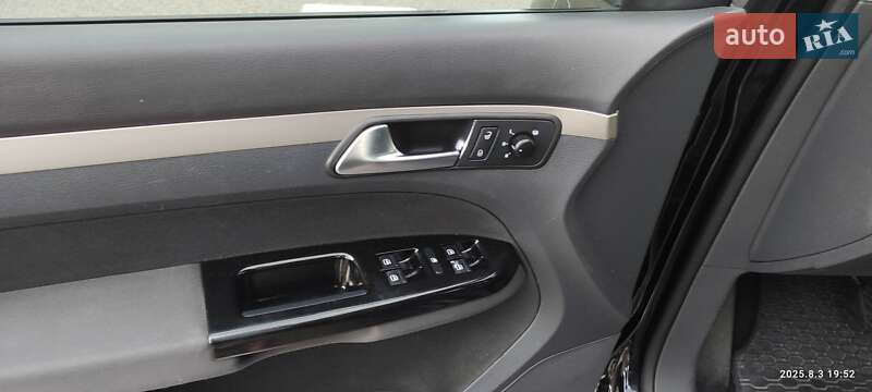 Минивэн Volkswagen Touran 2010 в Луцке