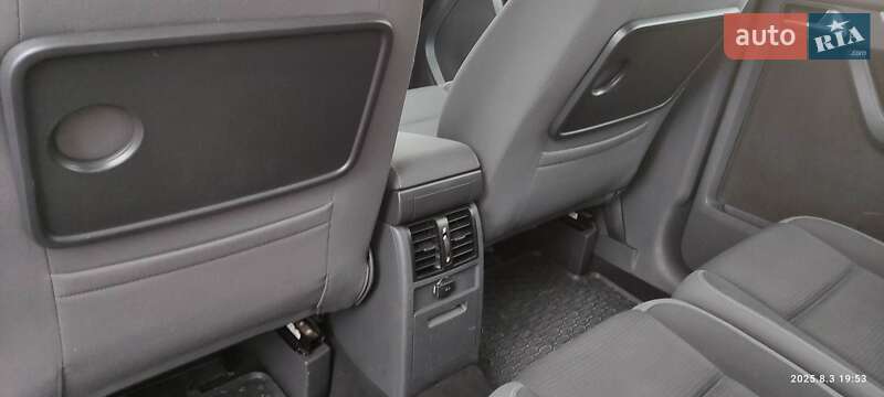 Минивэн Volkswagen Touran 2010 в Луцке