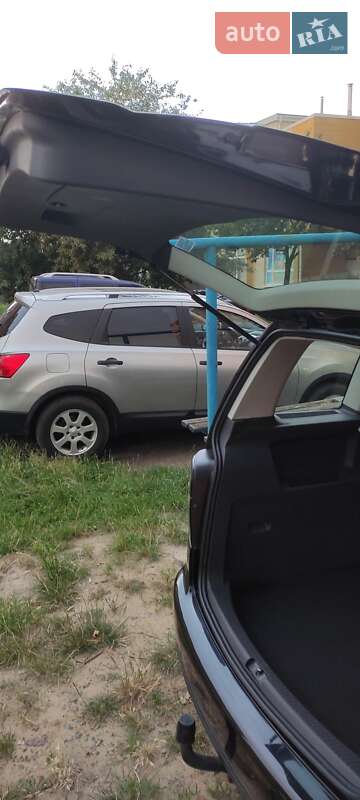 Минивэн Volkswagen Touran 2010 в Луцке