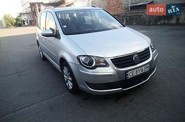 Мінівен Volkswagen Touran 2010 в Чернівцях