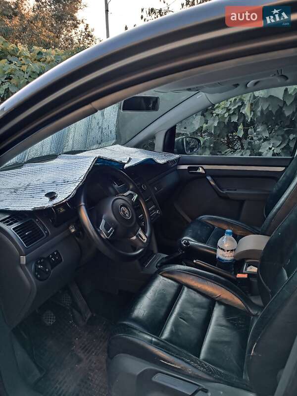 Минивэн Volkswagen Touran 2010 в Днепре