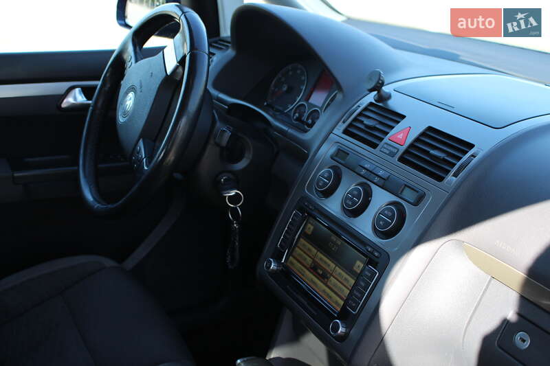 Минивэн Volkswagen Touran 2007 в Днепре