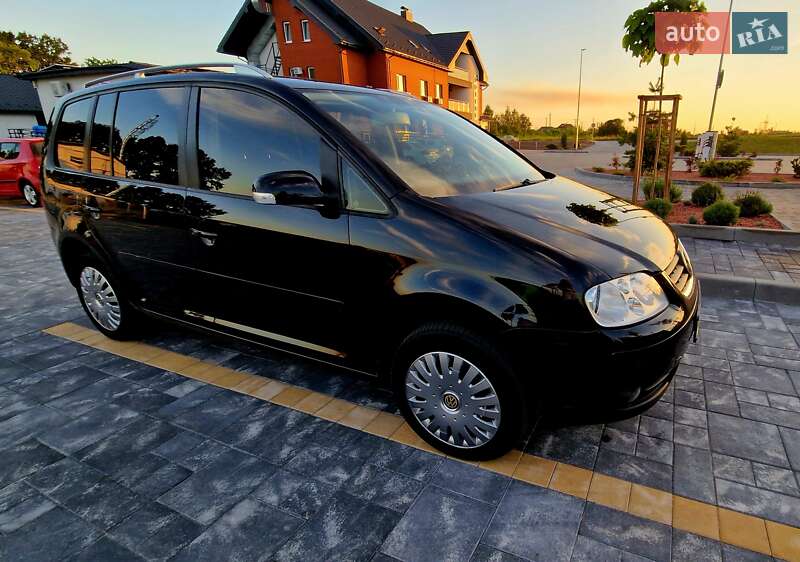 Минивэн Volkswagen Touran 2006 в Звягеле