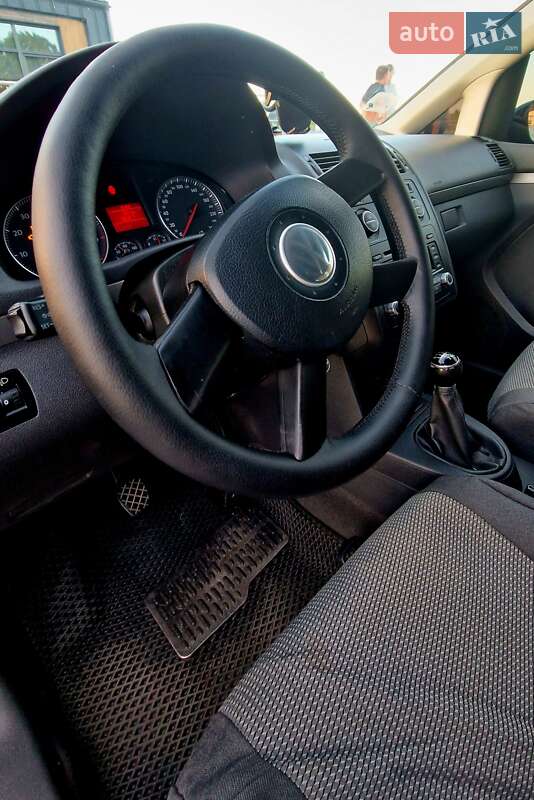 Минивэн Volkswagen Touran 2006 в Звягеле