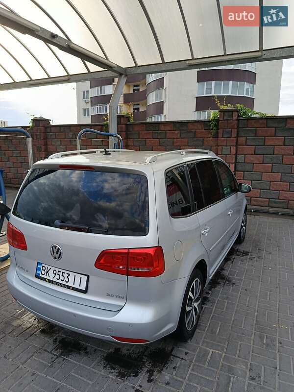 Минивэн Volkswagen Touran 2013 в Ровно