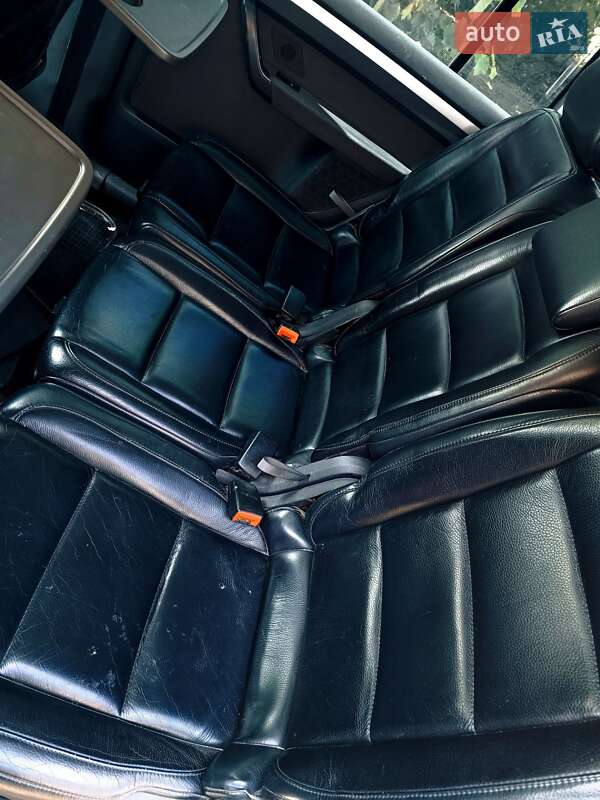 Минивэн Volkswagen Touran 2010 в Бершади