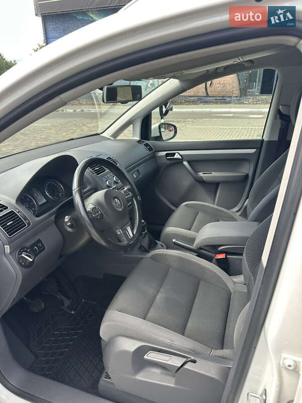 Минивэн Volkswagen Touran 2013 в Луцке
