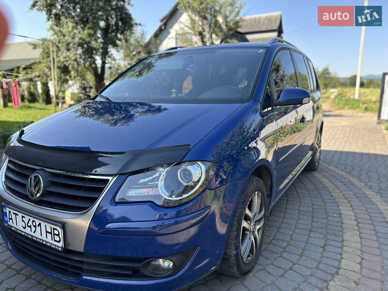 Минивэн Volkswagen Touran 2009 в Ивано-Франковске