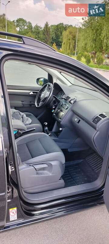 Минивэн Volkswagen Touran 2011 в Хмельнике