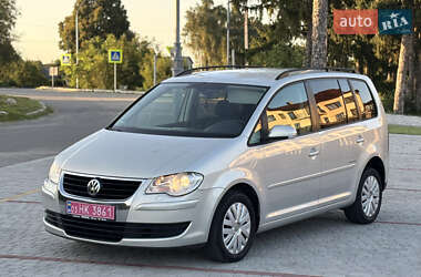 Минивэн Volkswagen Touran 2010 в Староконстантинове