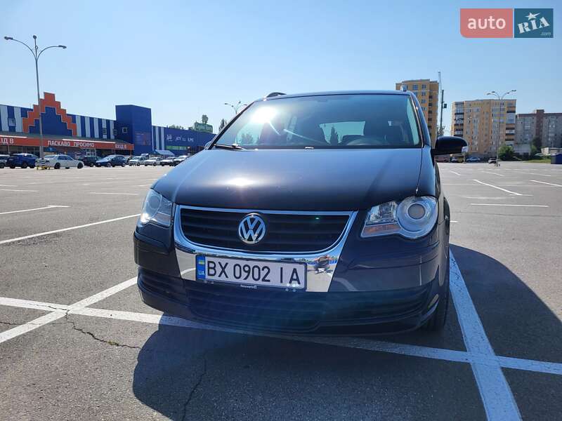 Минивэн Volkswagen Touran 2008 в Каменец-Подольском фото Минивэн Volkswagen Touran 2008 в Каменец-Подольском