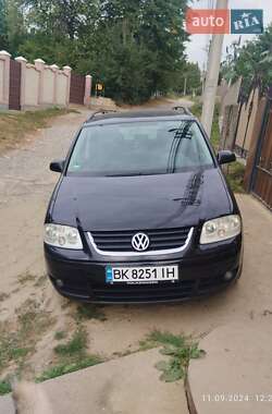 Мінівен Volkswagen Touran 2004 в Чернівцях