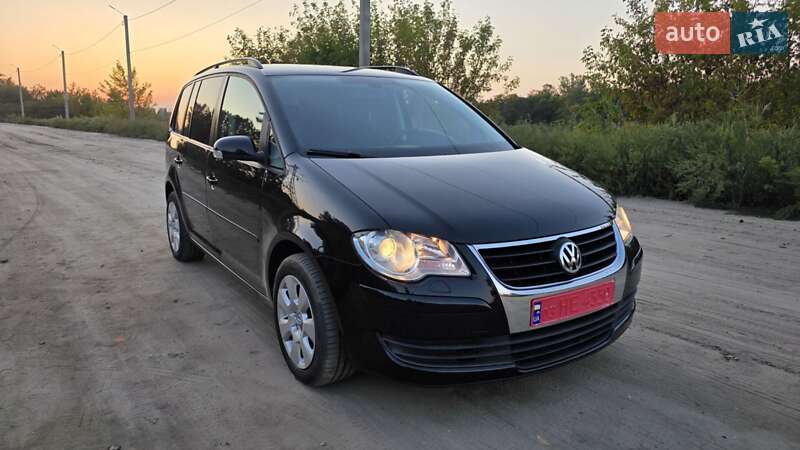 Минивэн Volkswagen Touran 2009 в Днепре