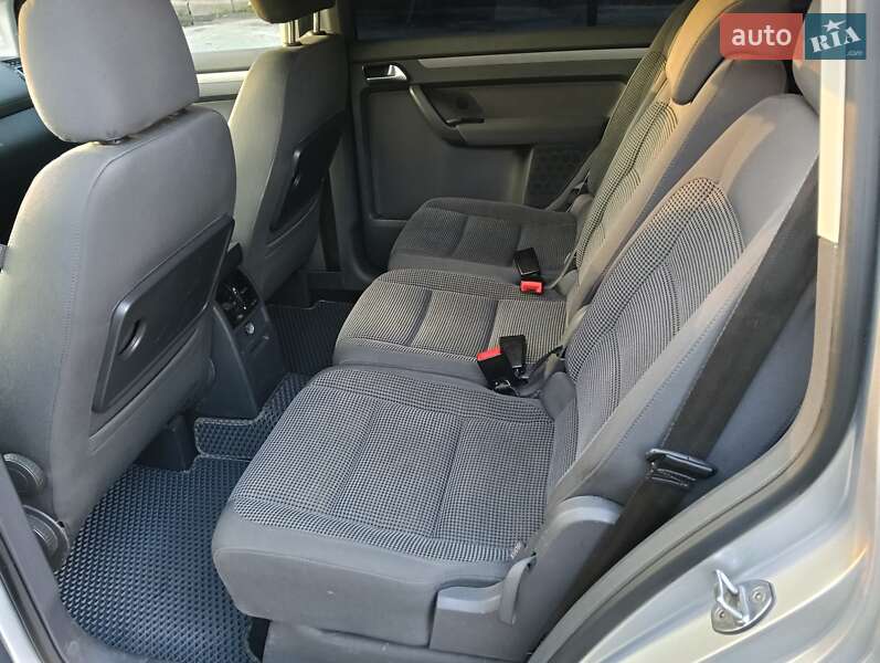 Минивэн Volkswagen Touran 2014 в Житомире