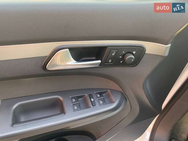 Мінівен Volkswagen Touran 2015 в Львові фото 10 Мінівен Volkswagen Touran 2015 в Львові