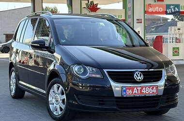Минивэн Volkswagen Touran 2010 в Житомире