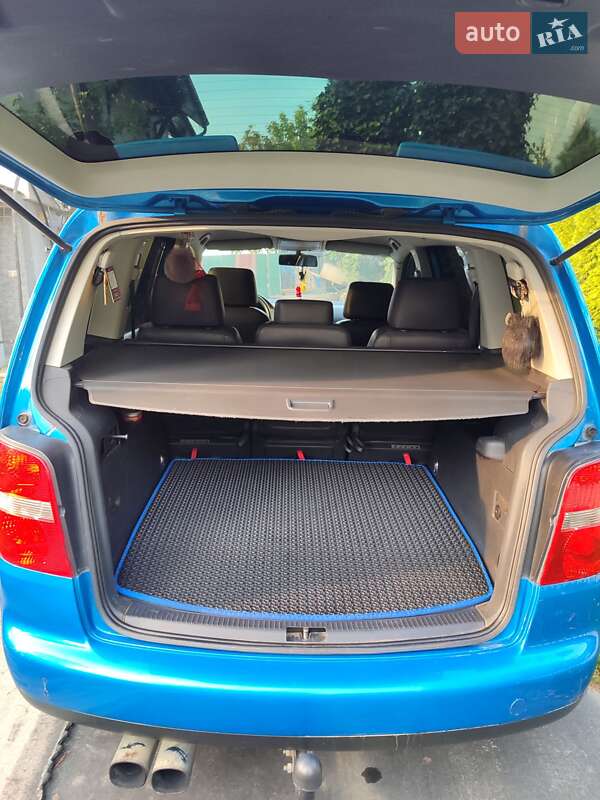 Минивэн Volkswagen Touran 2004 в Львове